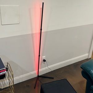 Ambiance corner pole light